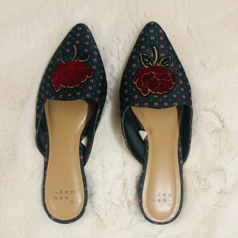 Women flat loafer sandal